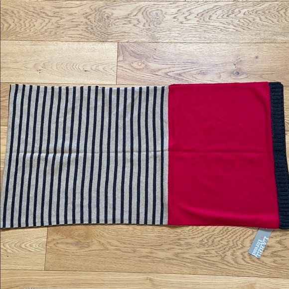 Label + Thread poncho scarf - Picture 2 of 6